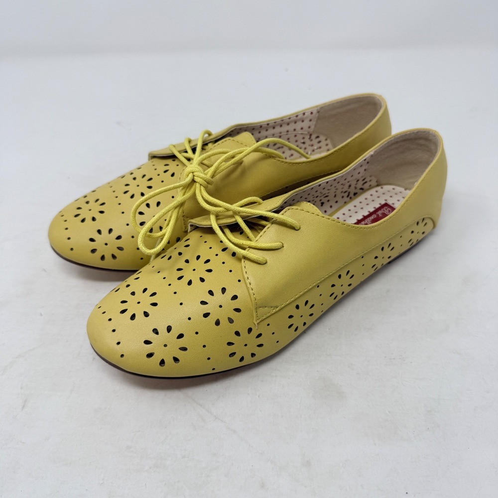But Another Innocent Tale Yellow Perforated Floral Lace Up Oxford Flats Size 7‎